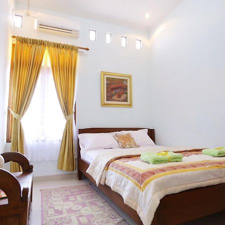 Griya Kedasih Guesthouse Yogyakarta Exterior foto